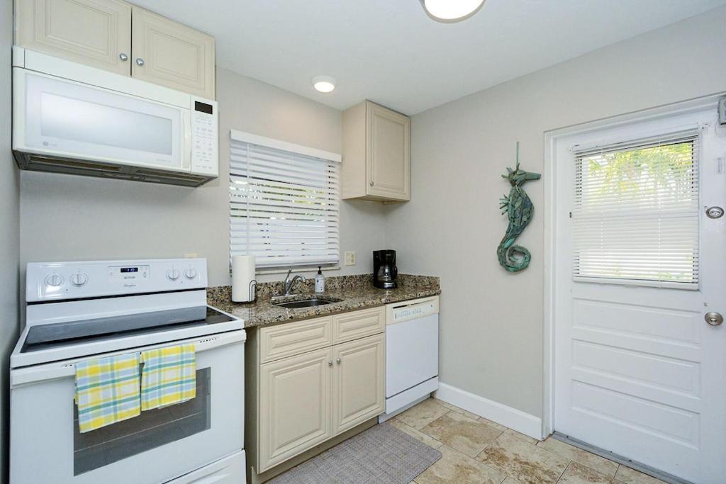 Canal 309 - Right In Siesta Key Village! المظهر الخارجي الصورة